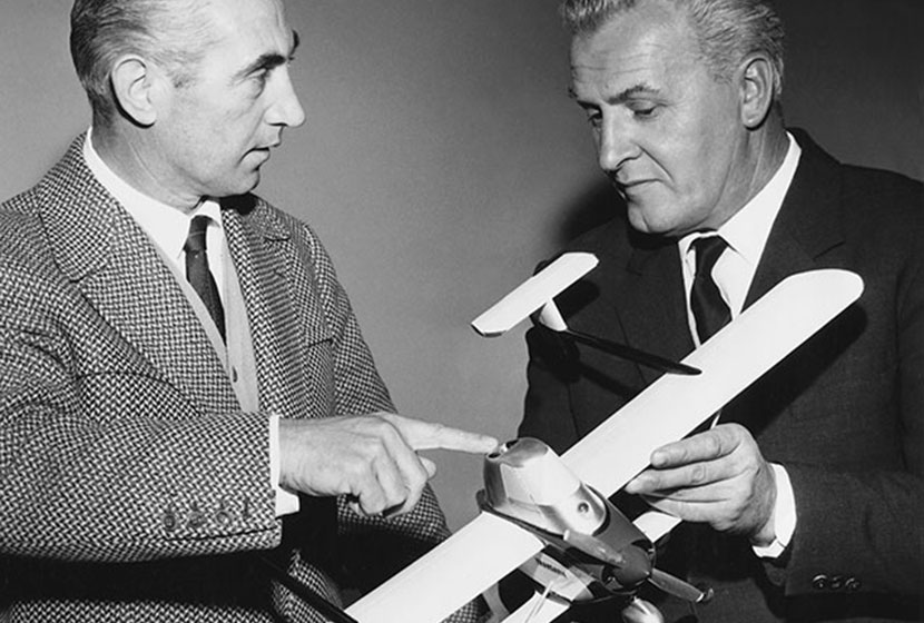 1964. Franco Belgiorno-Nettis discusses the Airtruk with its designer, Luigi Pellarini.