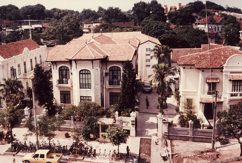 1990. The Australian Embassy in Hanoi, Vietnam, after its refurbishment by Sabemo.