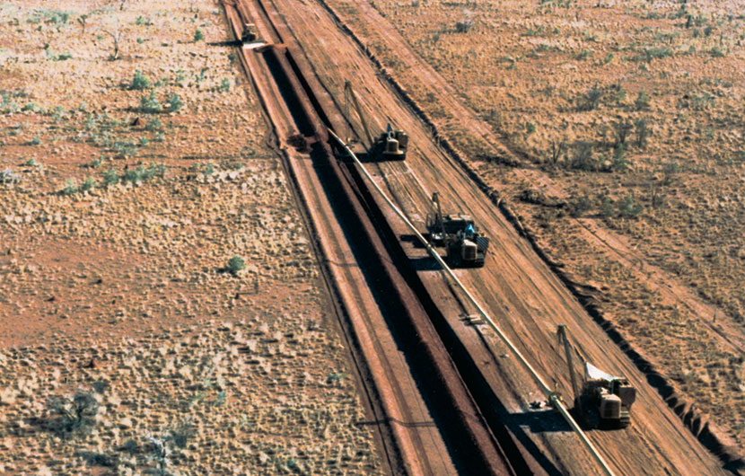 1986. Pipeline construction near Alice Springs, for N.T. Gas Pty Ltd.
