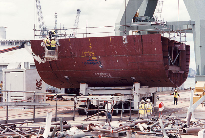 ANZAC Frigate Project. A section fabricated in Newcastle arrives at Williamstown Dockyard, Melbourne.
