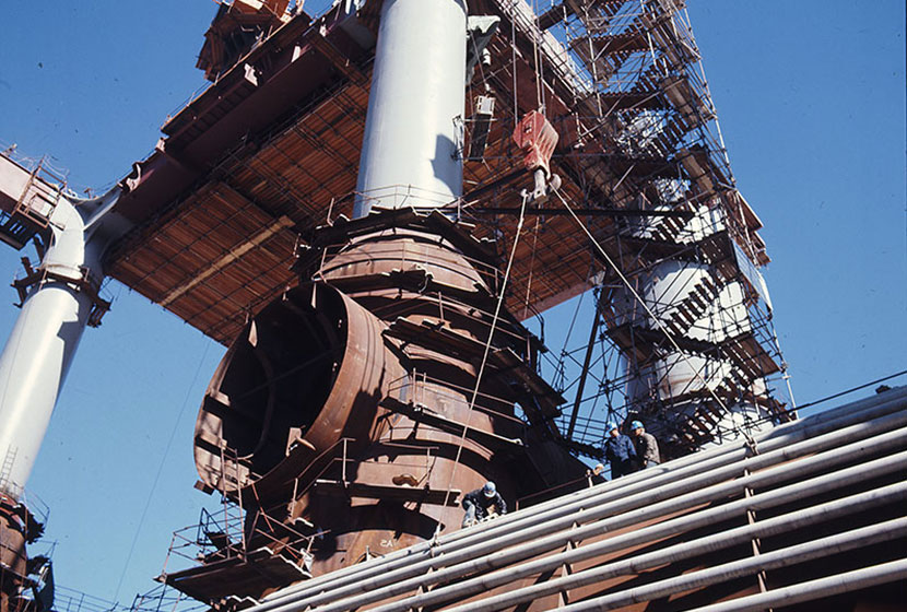 1975. The oil rig Ocean Endeavour being fabricated at Woodman's Point, Western Australia.