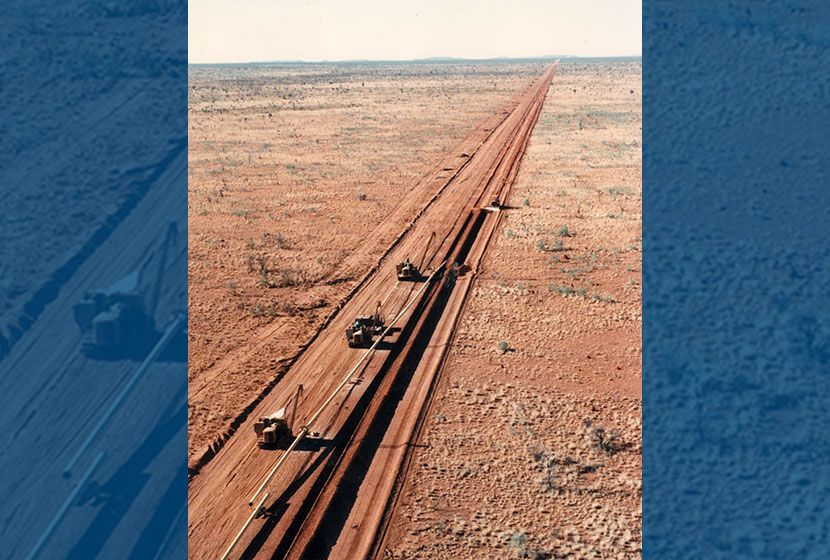 1996. Aerial view of pipeline construction near Alice Springs, Northern Territory, for N.T. Gas Pty Ltd.