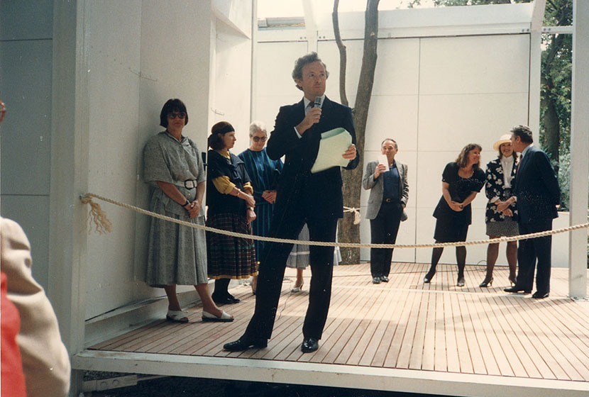 Minister Ralph Willis officially opening the Australian Pavilion.