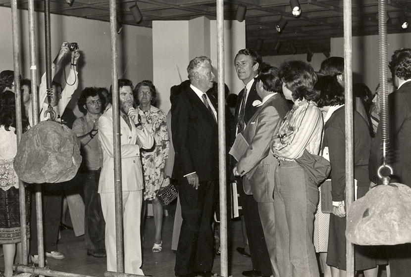 1976. Biennale of Sydney. Prime Minister Malcolm Fraser caged in the artwork by James Pomeroy.