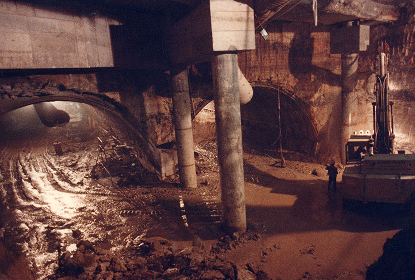 Sydney Harbour Tunnel. Tunnels under construction.