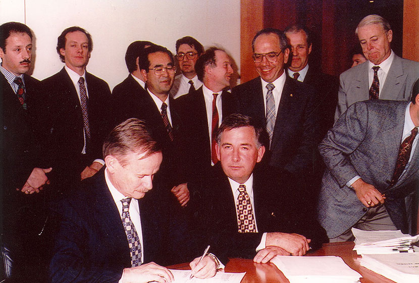 1995. Transfield’s Tony Shepherd signing the Concession.